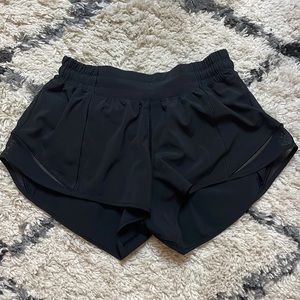 Lululemon Hotty Hot shorts 2.5 in black